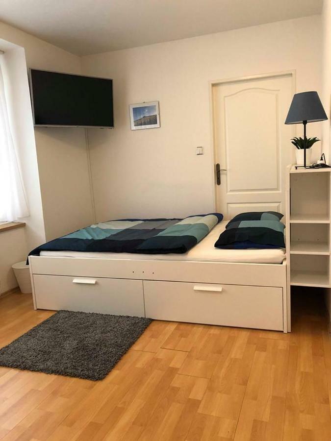 Apartamento Celý dům v historickém centru Loun Louny Exterior foto